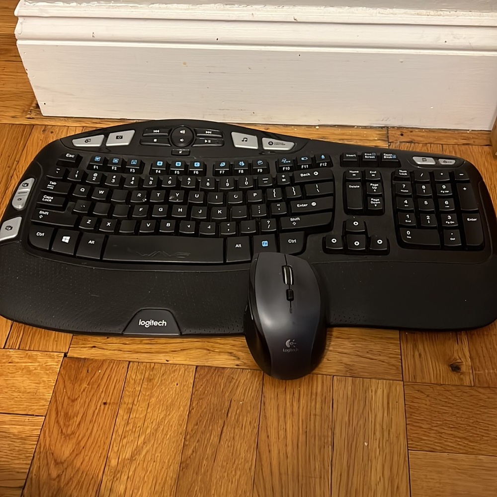 Logitech Wireless keyboard and mouse with arm rest